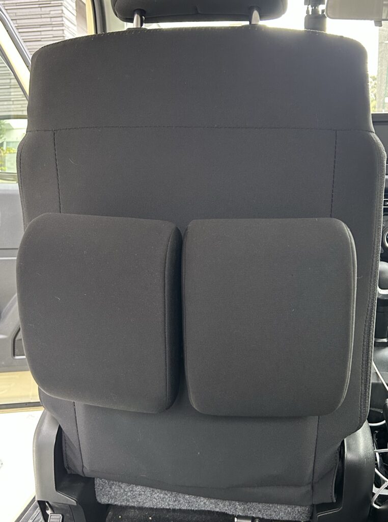 【ジムニー】ヘッドレストホルダーレビュー|車中泊の荷室収納がスッキリ解決!